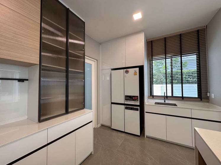 House with Shared Pool in Bangnatrad 